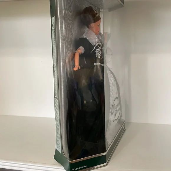 Millennium Princess Teresa Friend of Barbie NIB 2000 Millennium Keepsake Inside - Picture 13 of 13